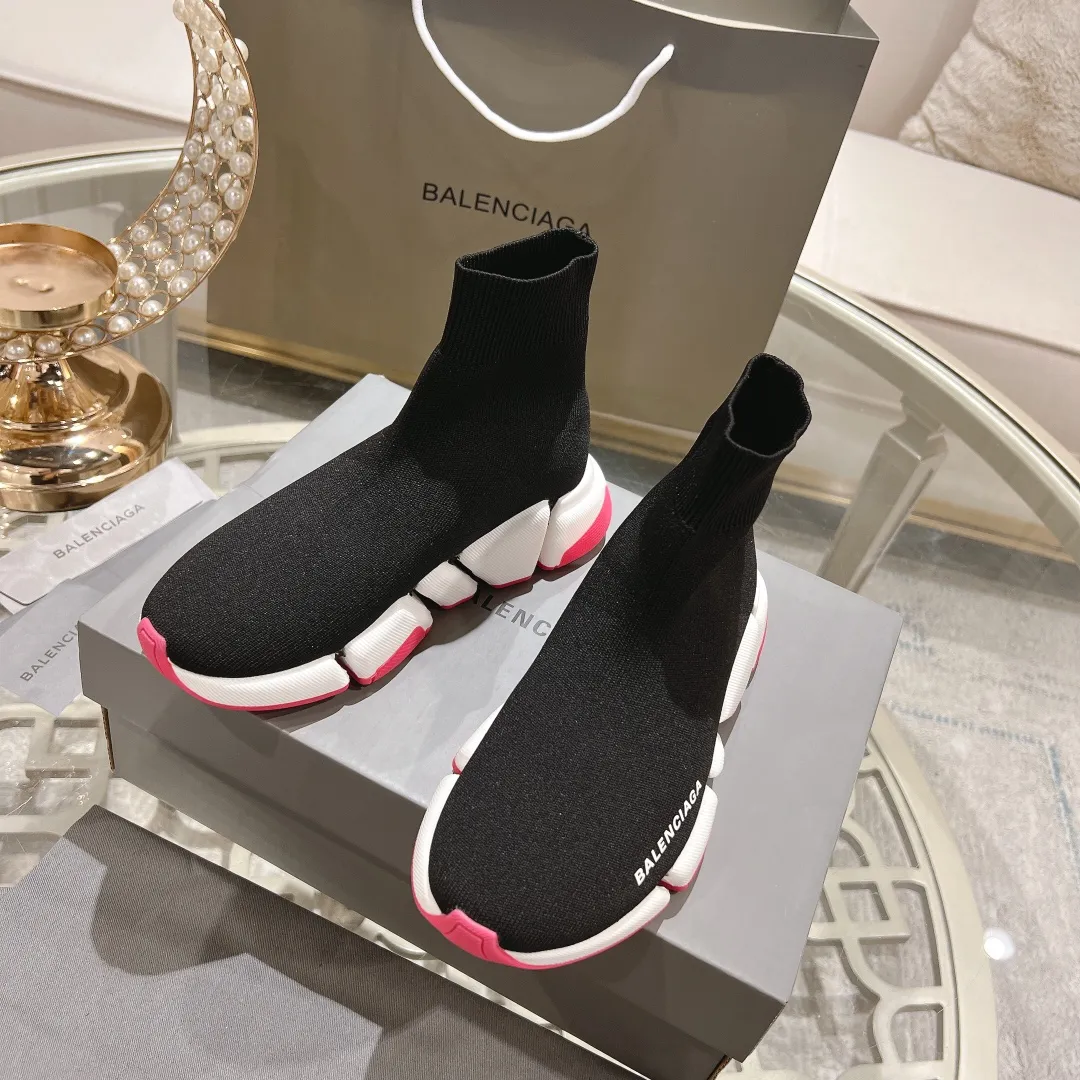 👟👟Ex-factory price 520👟👟 【Balencia**】The latest ✅SPEED2.0 multi-compression molded combination outsole from Paris* ✅ ⚠️Balencia’s top couple socks and shoes❗️ 🌟Original purchase and development! The top version on the market, with upgraded quality, every detail including packaging is compared to ZP! Newly upgraded TPU vacuum molded combination outsole! More comfortable and easy to wear! 3D knitted fabric is breathable and does not deform! The logo is the same as the original one, please distinguish it from the market currency! ⚠️Balenciaga’s latest packaging! 🔸Couple size SIZE: 35-42 (can be customized from 41)